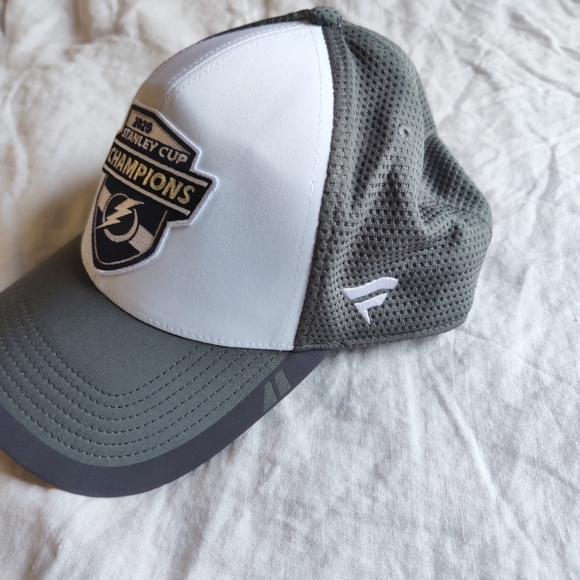 Tampa Bay Lightning Hat - Picture 4 of 5